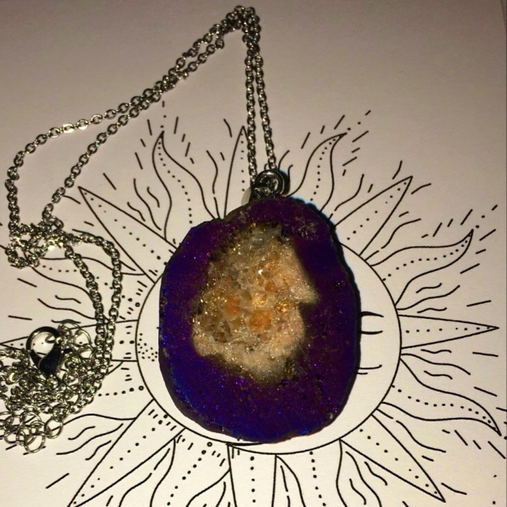 Druzy Quartz Necklace ✨💜🖤